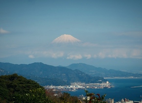 Die Stadt mit der freien Sicht auf den Fuji |...