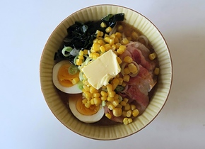 Miso-Mais-Butter-Ramen: Die Nudelsuppe hausgemacht: Japan...