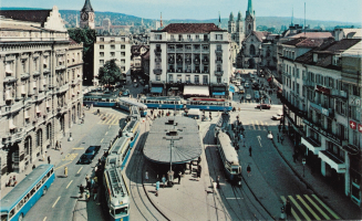 Zürichs Plätze im Interview: Paradeplatz