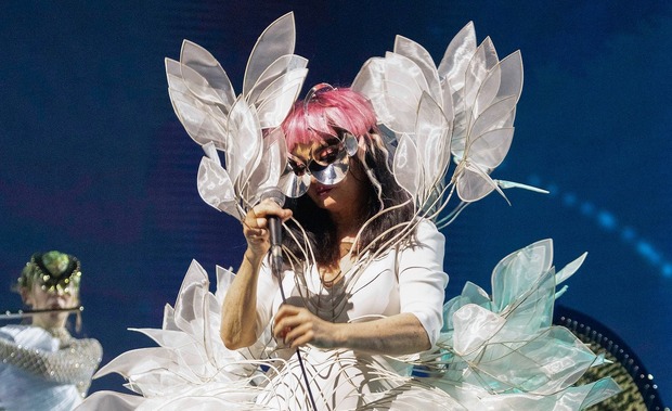 I Wanna Be A Part Of It, Björk, Björk