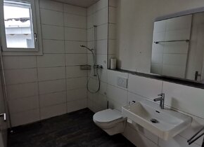 Grosses WG Zimmer mit eigener Dusche/ WC