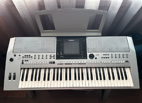 Yamaha Entertainment Keyboard - neuwertig