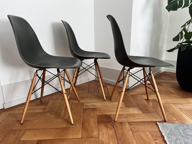 3 Vitra Eames Chair - Holzbeine