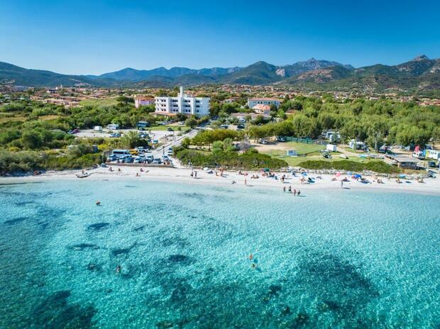 Top-Angebot: 50%-Gutschein für Strand-Hotel in Sardinen