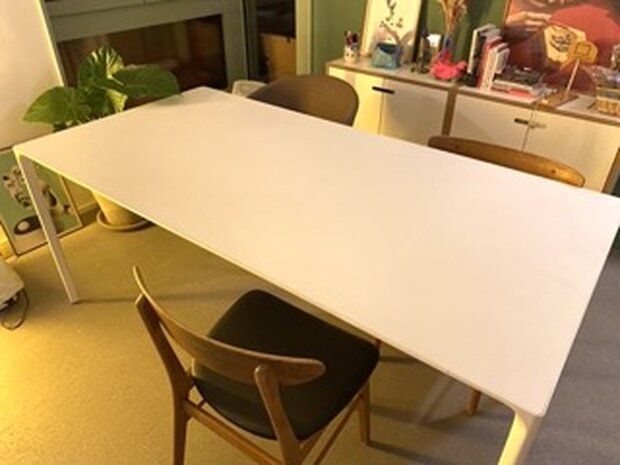 Tisch von Arper