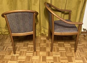 2 schöne Stühle mit Stoffbezug