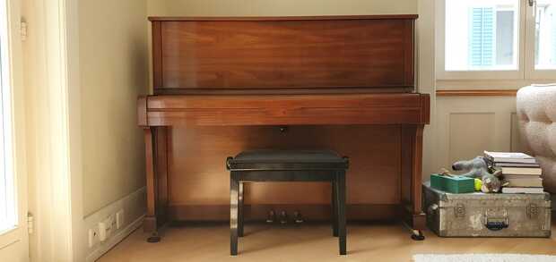 Klavier zur Ausleihe; Yamaha Mod. U1/A, Nussbaum seidenmatt, Jahrgang 1989
