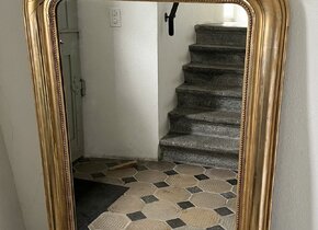Antiker Spiegel mit Puttenengel