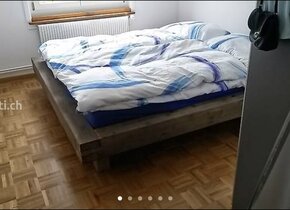 Schweizer Doppelbett, Barhocker und Couchtische zum...