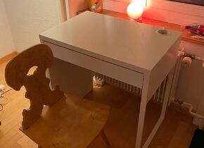 Ikea Schreibtisch MICKE/(1.40mx2.00m) mit Bauernholzstuhl