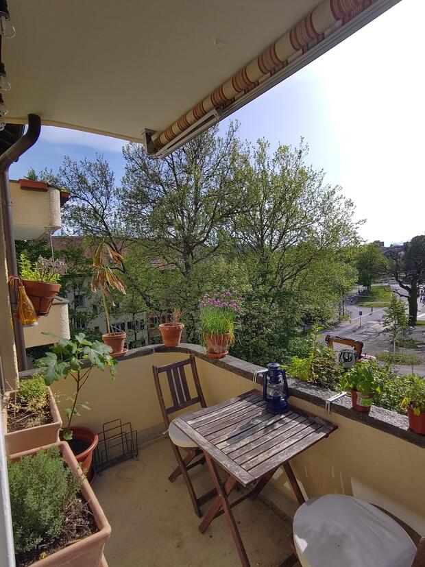 Schöne, ruhige und möbilierte 2.5-Zimmer Wohnung im In-Quartier Holligen mit Aussicht ins Grüne