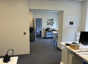 4 Zimmer Büro inkl. Nebenkosten (Drucker, Internet usw.)