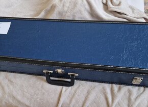 Blauer dekorativer Koffer